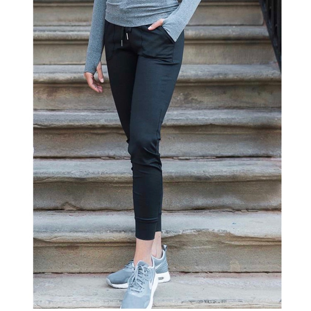 ZYIA Black Unwind Jogger (Large)